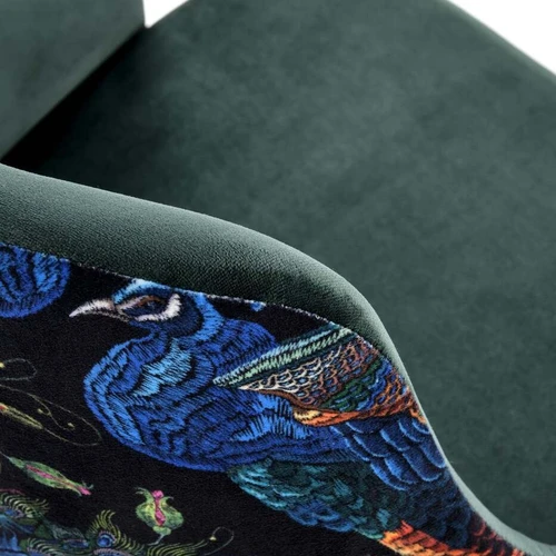 Tamsiai žalia spalva