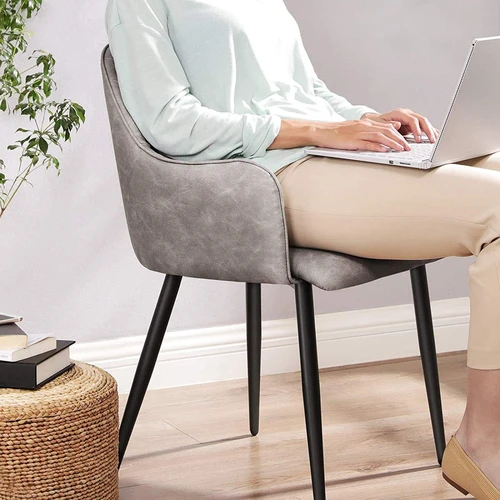 Patogi kėdė su moderniu dizainu ir tvirtomis metalinėmis kojomis