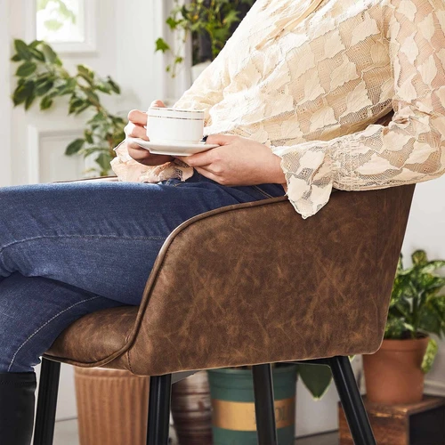 Puikiai tinka valgomajam, svetainei ar balkonui