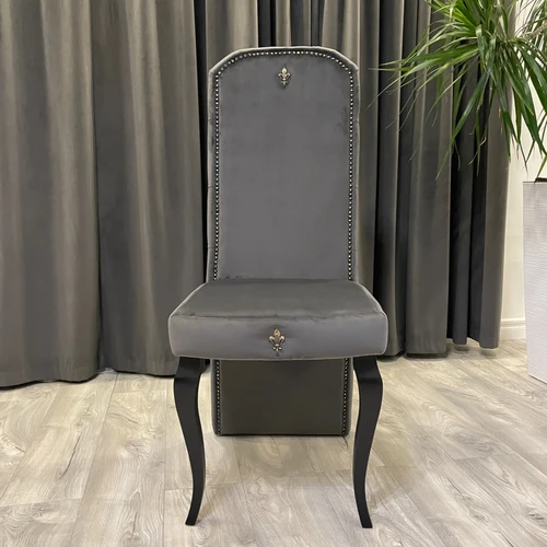 Unikalūs metaliniai papuošalai kėdėms