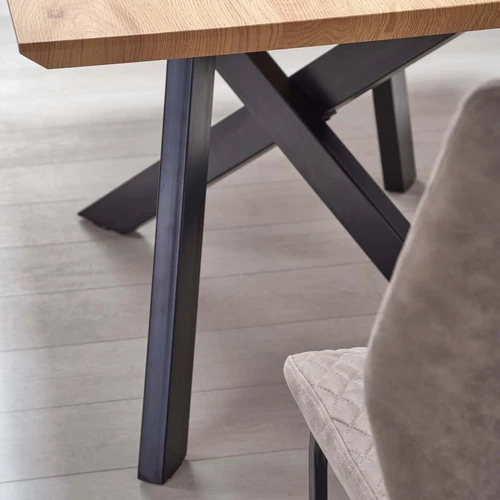 Stalas su apsauginiu laminuotu paviršiumi