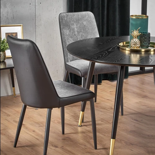 Stalas su milteliniu dažymu ir auksinėmis kojomis