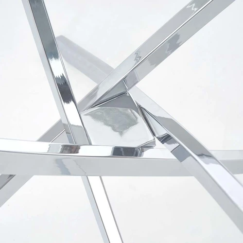 Šviesus ir erdvus stiklinis stalas su chromuota apvada