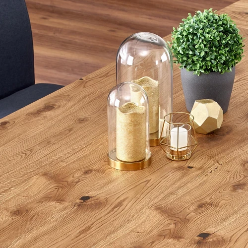 Stilingas stalviršis su vaneruota lenta ir milteliniu dažymu