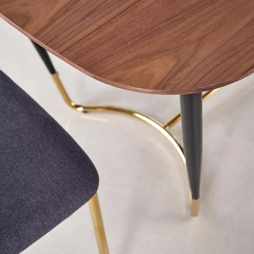 Praktiškas stalas su auksinėmis kojomis ir riešutinės spalvos viršumi