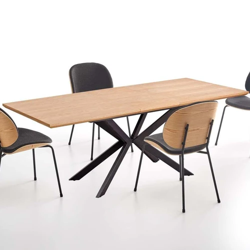 Natūralaus ąžuolo ir juodos spalvos derinys prailginamajame stalo