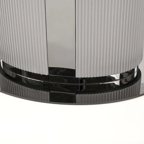 Prailginamasis stalas su keramikos viršum ir juodomis plieninėmis kojomis