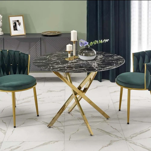 Modernus stalas su chromo plieno kojomis