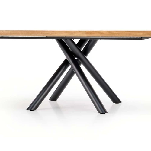 Juodos plieninės kojos