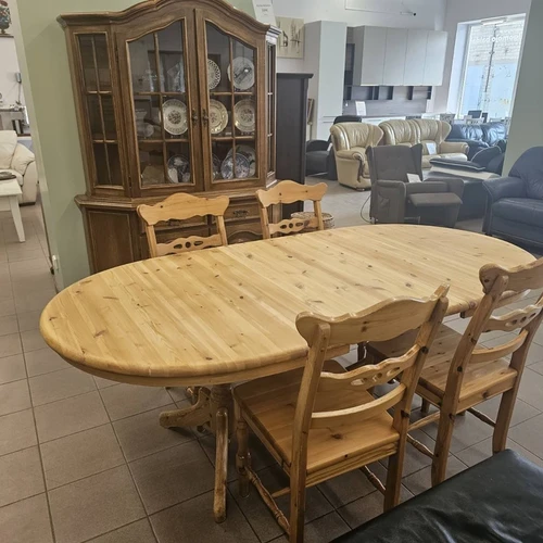 Valgomojo stalas su 4 kėdėmis