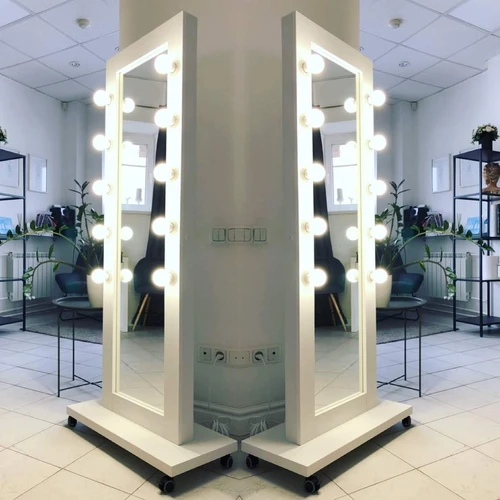 Didelio formato veidrodžiai makiažui su padidinimu