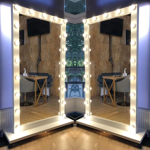 Modernūs veidrodžiai makiažui su saugojimo skyreliu