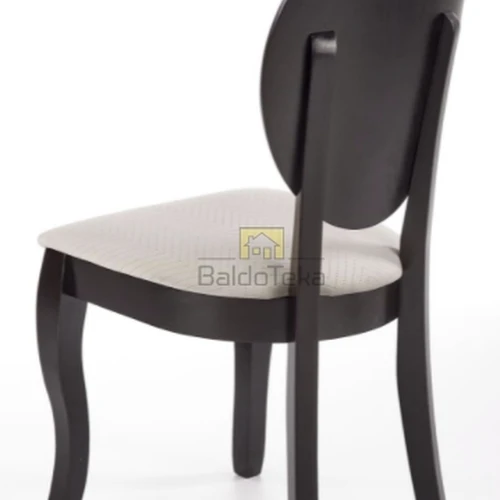 Ergonominė juoda kėdė su natūralaus medžiu ir gobelenu