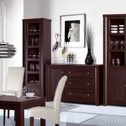 Šokoladinės sonoma spalvos spinta – tobulas derinys su bet kuriuo interjeru