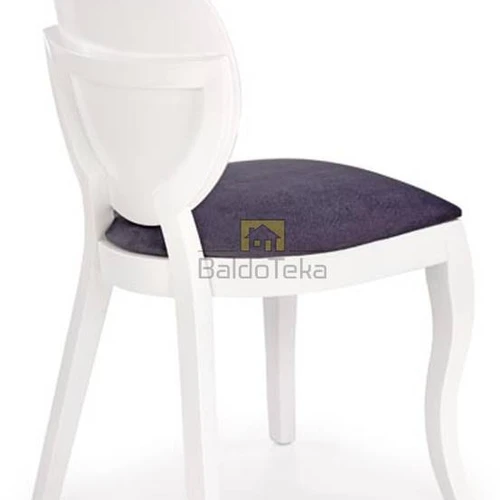 Balta ir pilka sofos atlošas – natūralus medis ir gobelenas