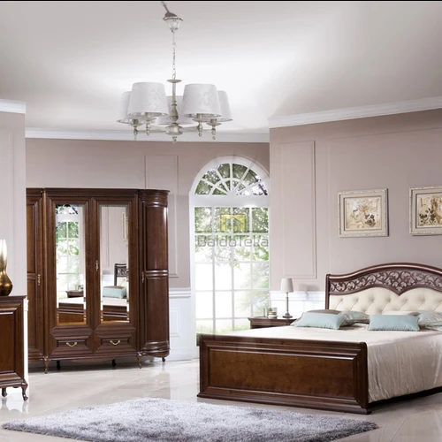 Aukšta spinta su natūralaus medžio fasadais ir MDF pagrindu