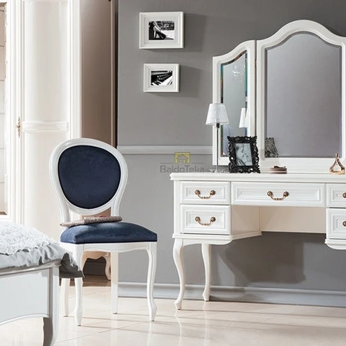 Natūralaus medžio spinta su buko kojom