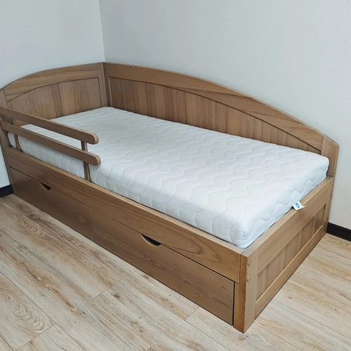 Kokybiška viengulė lova su nuimamu užtvaru ir patogiu transportavimu