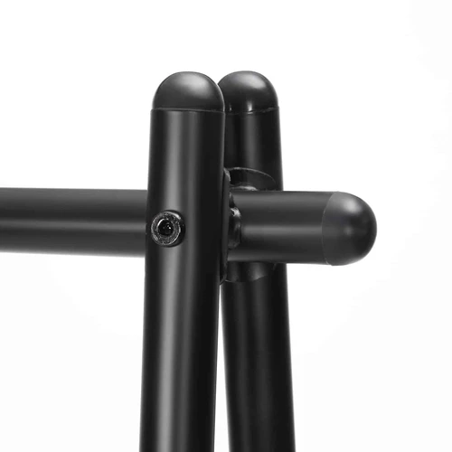 Minimalistinė drabužių kabyklė su funkcionalia lentyna