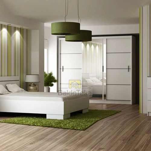 Kompaktiška baltos spintelė su moderniu dizainu