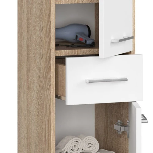 Elegantiška spintelė su sidabrinėmis rankenomis