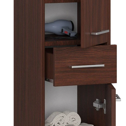 Elegantiška spintelė su sidabrinėmis rankenomis ir reguliuojamomis kojelėmis