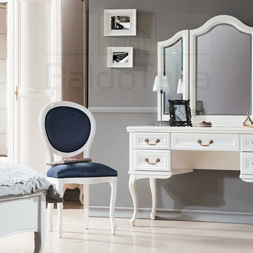 Erdvi spintelė su natūralaus medžio apdaila