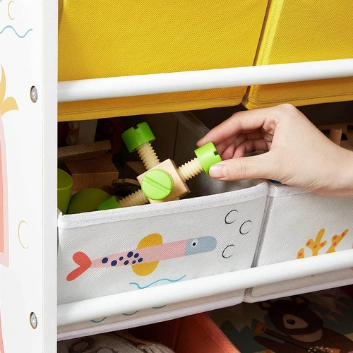 Patogi ir saugi žaislų lentyna vaikų kambariui