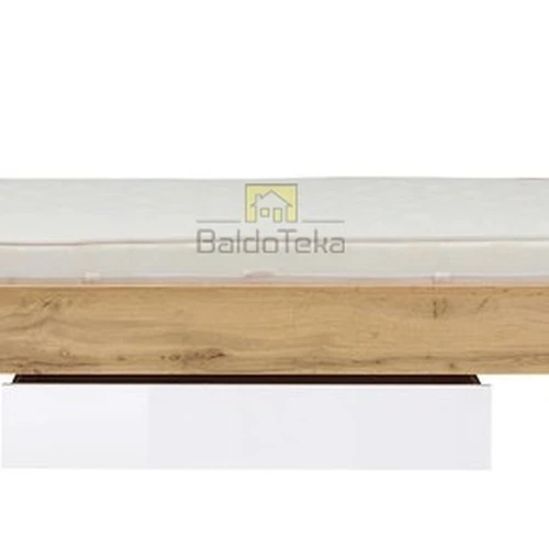 Tvarkinga lova be grotelių ir patalynės dėžės