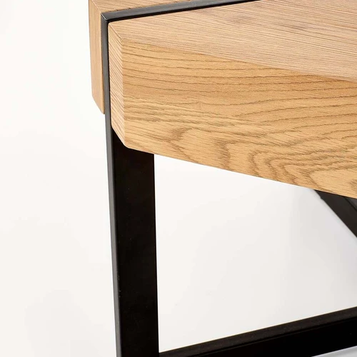 Stilinga spinta su milteliniu dažymu ir juoda plieno apdaila