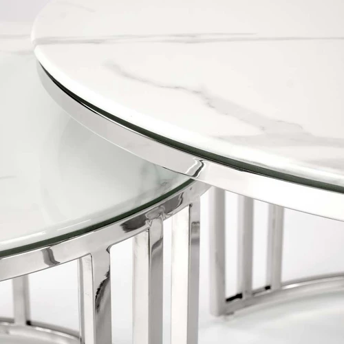 Baltas marmuro stalas su stiklo ir plieno kombinacija