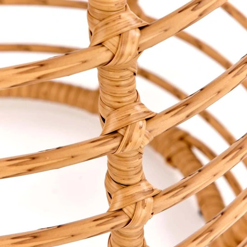 Modernūs baldai natūraliomis ir juodomis spalvomis