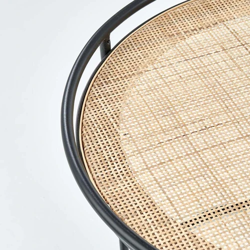 Natūralus rotangas ir juodas plienas – tobula kėdė jūsų namams