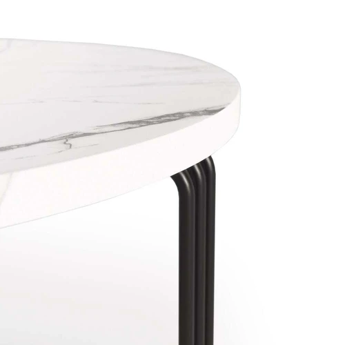 Stylizuotas baltas marmuro stalas su juodais akcentais