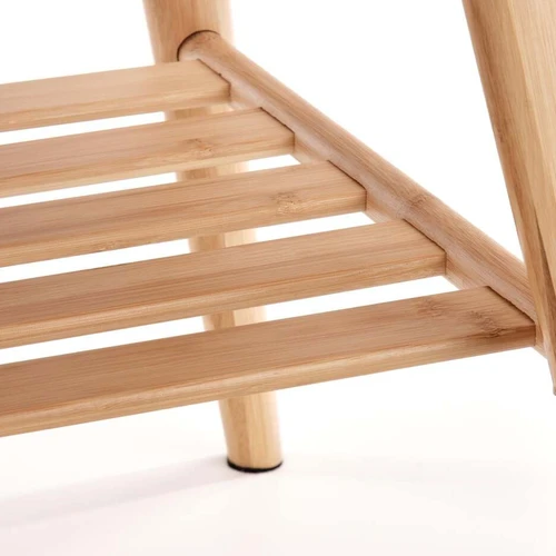 Natūralios spalvos medžio masyvo spinta