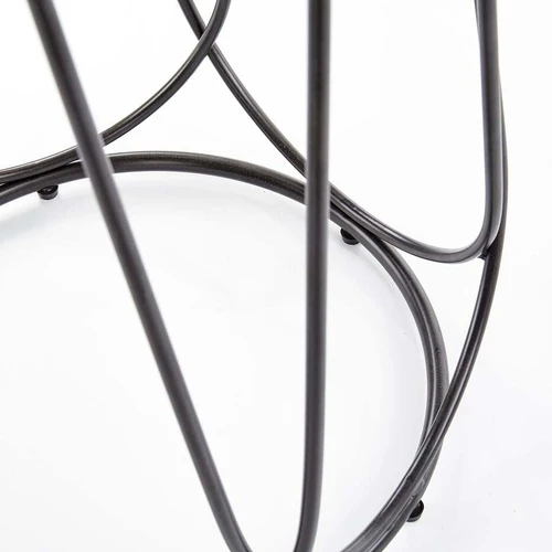 Praktiška ir tvarkinga spinta su madinga spalva