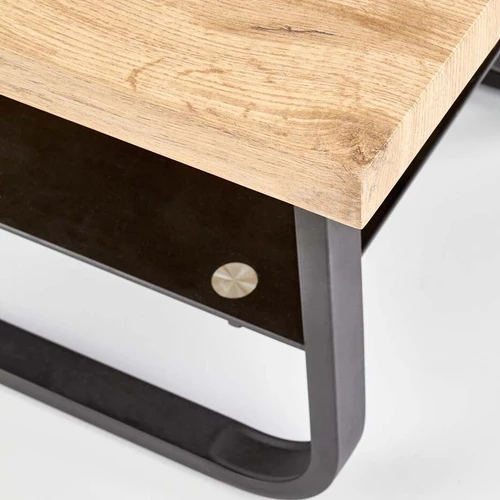 Stilinga spinta su milteliniu plienu ir stiklo įterpiais