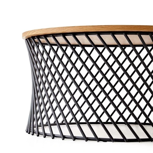 Elegantiška spinta su auksinio ąžuolo ir juodos spalvos deriniu