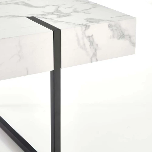 Baltas marmuro efektas su juodu plienu – puikus baldų derinys