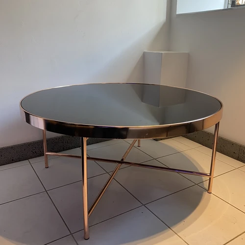 Elegantiškas žurnalinis staliukas su grūdintu stiklu